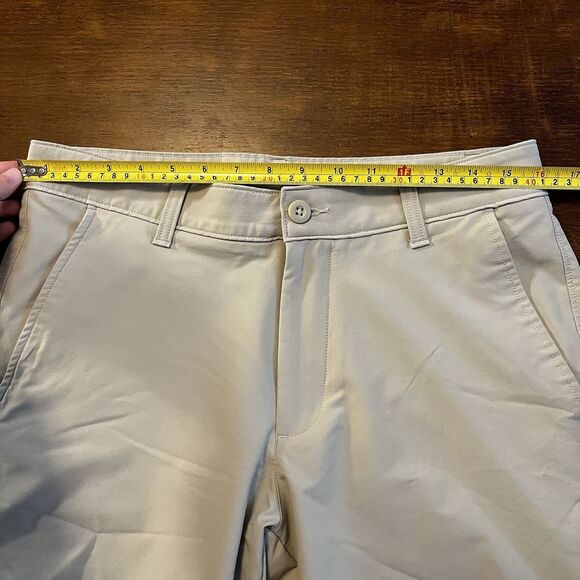 Under Armour Men's 32 UA Tech Stretch Khaki Golf Shorts Performance 1350071 - Picture 12 of 13